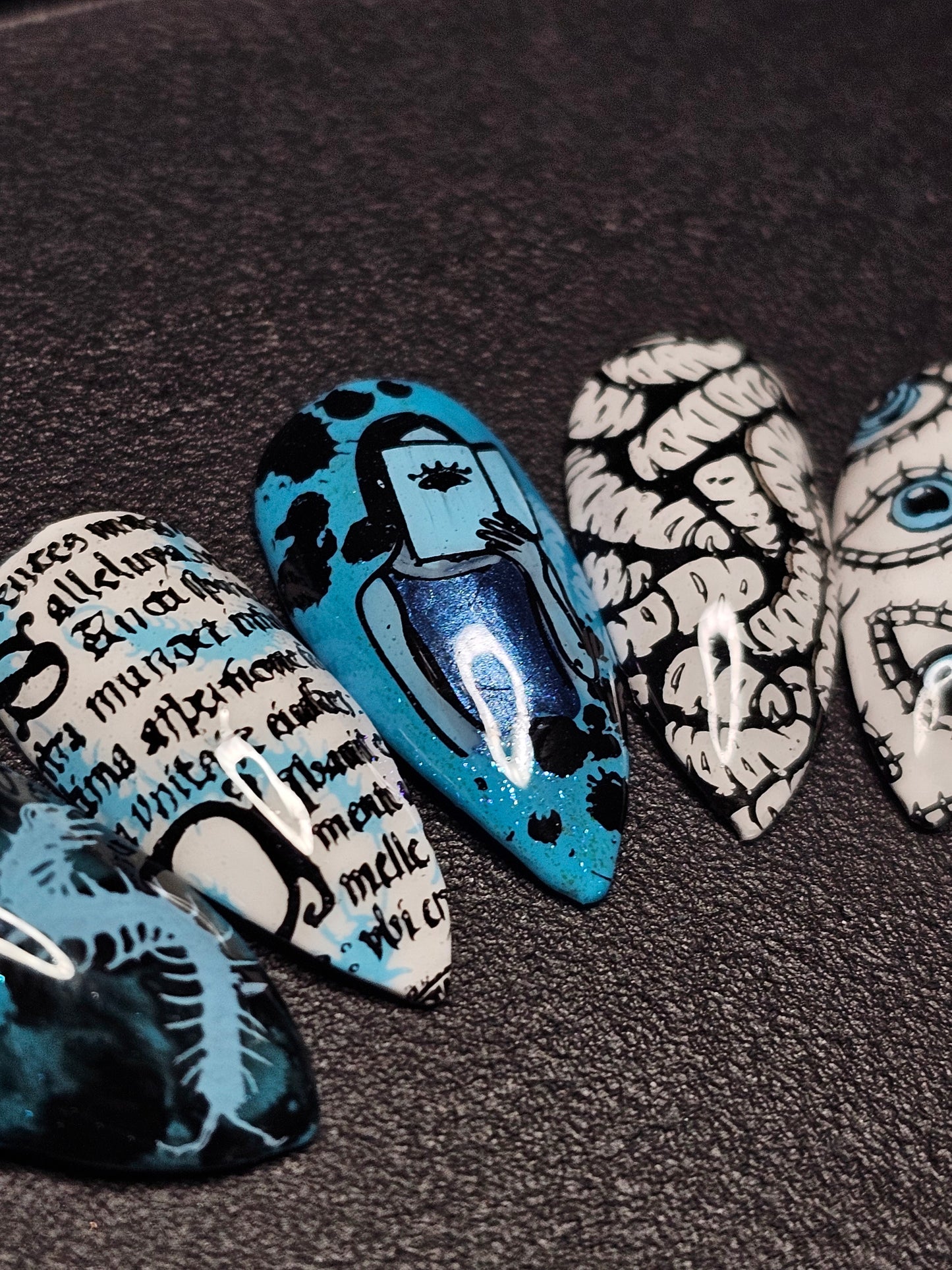 Bookworm: Press on Nails
