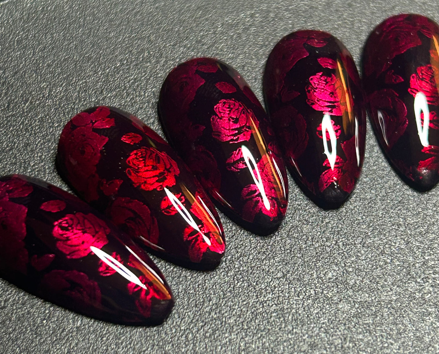 Femme Fatale: Press on Nails