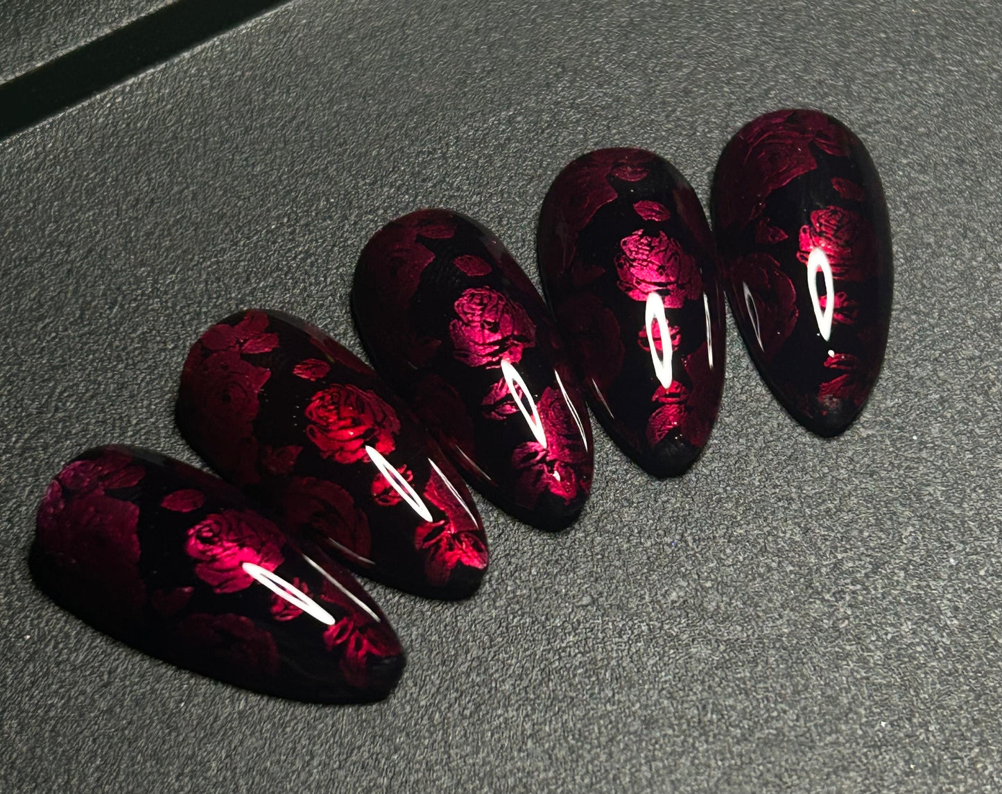 Femme Fatale: Press on Nails