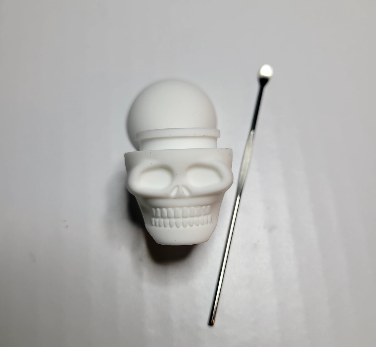 Silicone Skull Mini Jar w/ Metal Scoop