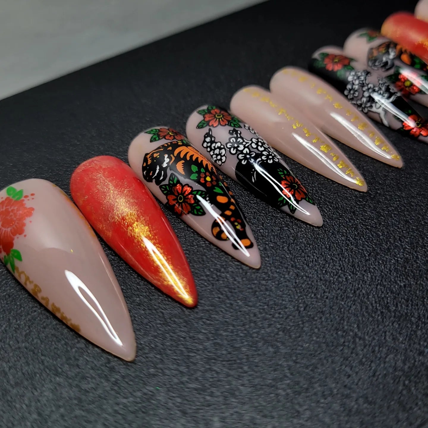 Tiger: Press on Nails