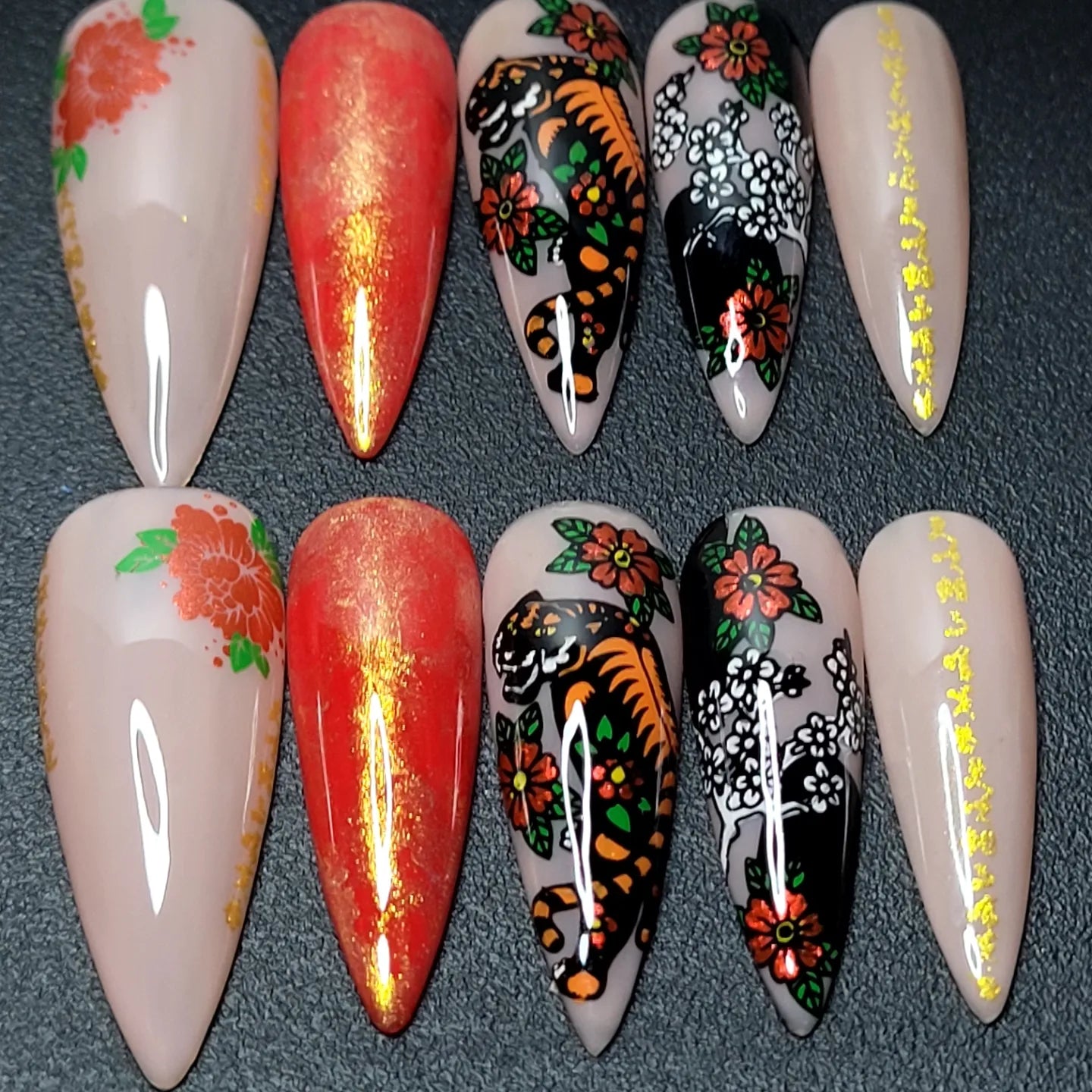Tiger: Press on Nails