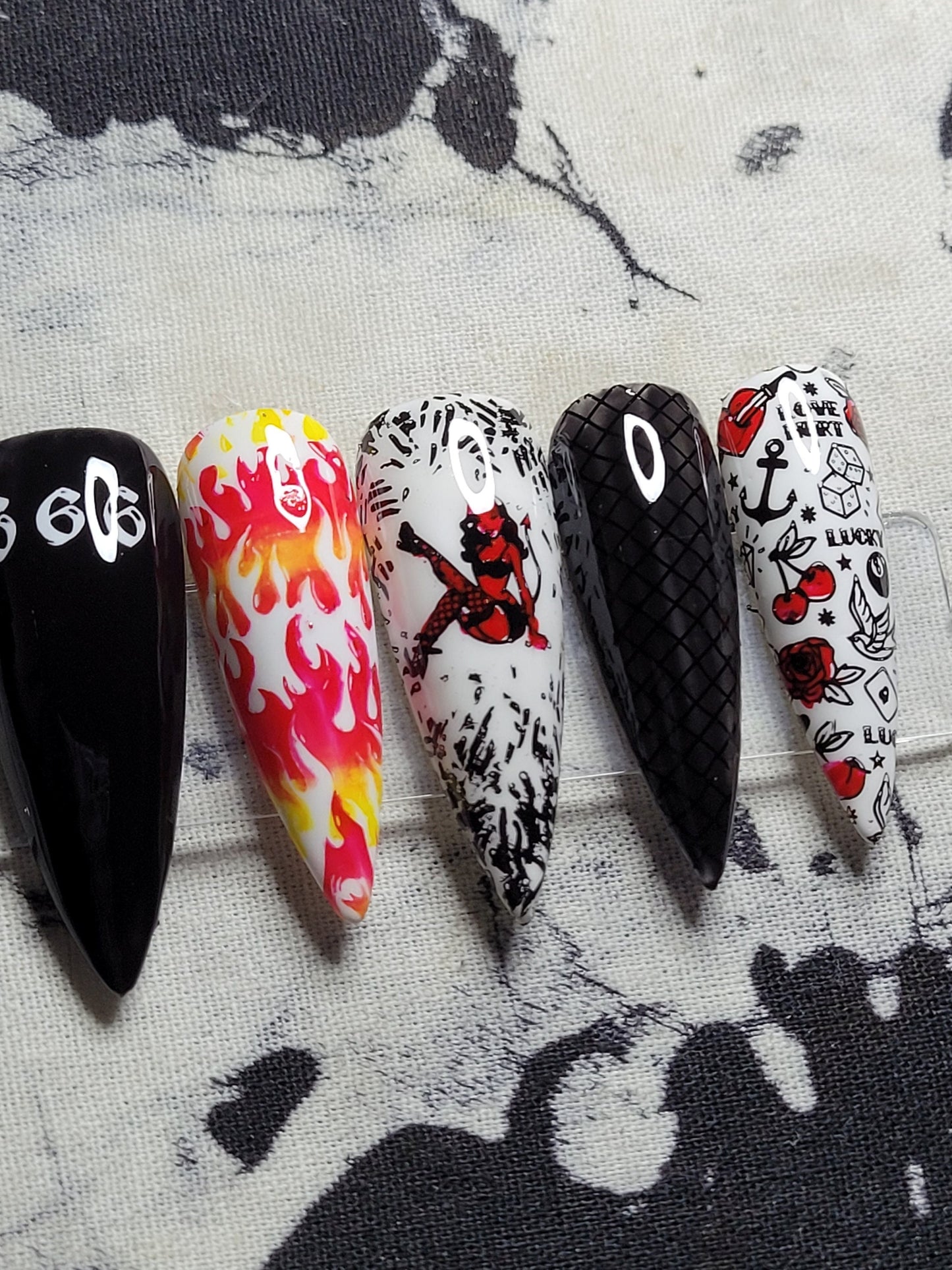 Get Un-Lucky Press on Nails