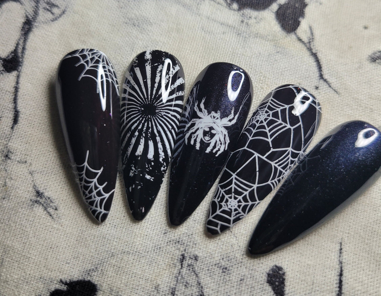 Itsy Bitsy Spider: Press on Nails