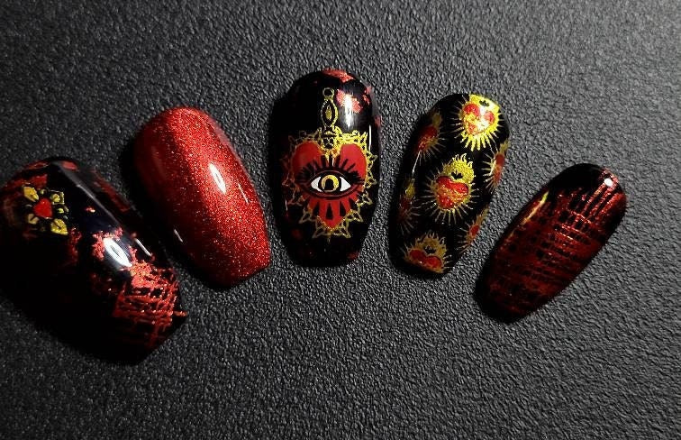 Sacred Heart: Press on Nails