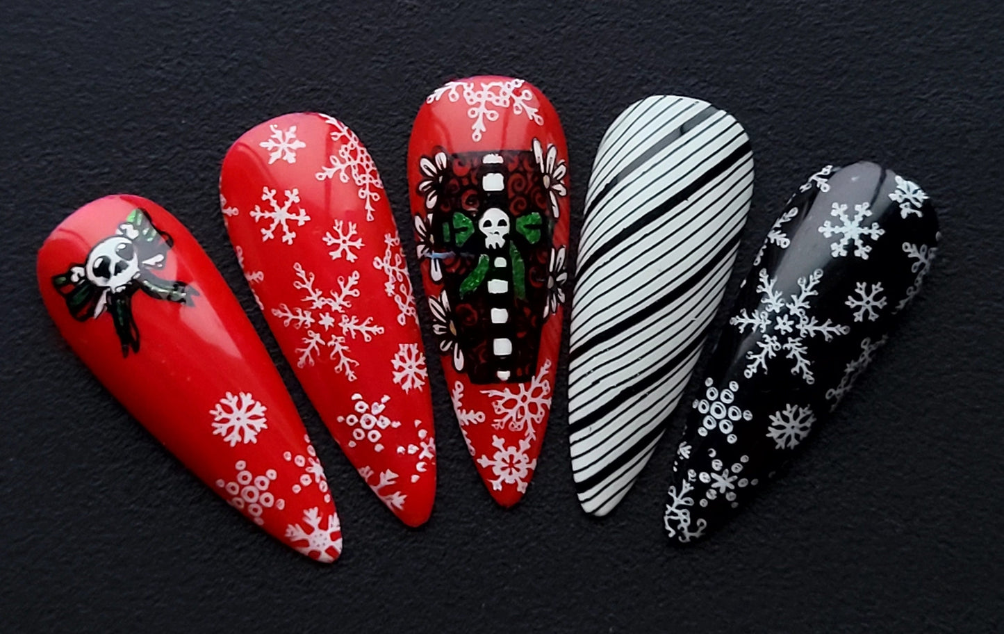 Merry Gothmas: Press on Nails