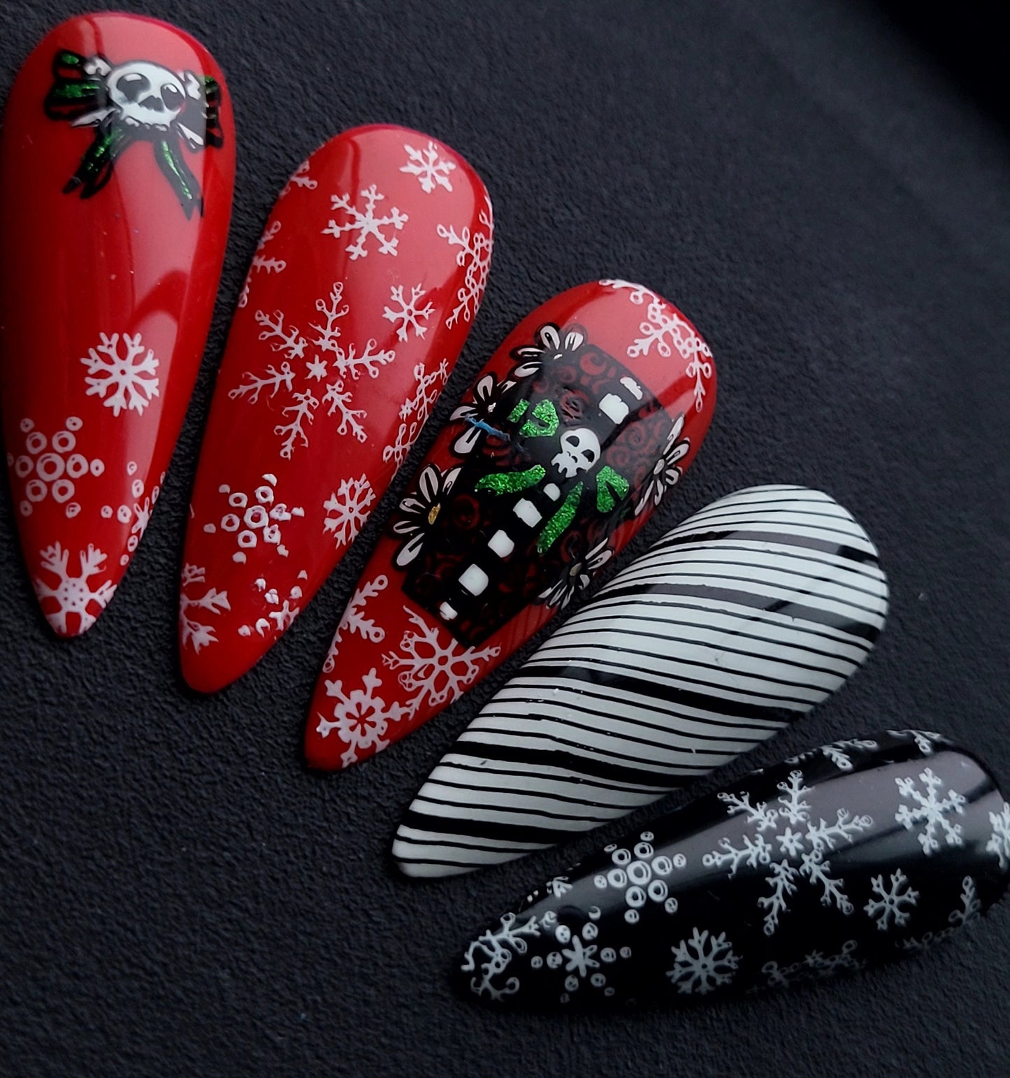 Merry Gothmas: Press on Nails