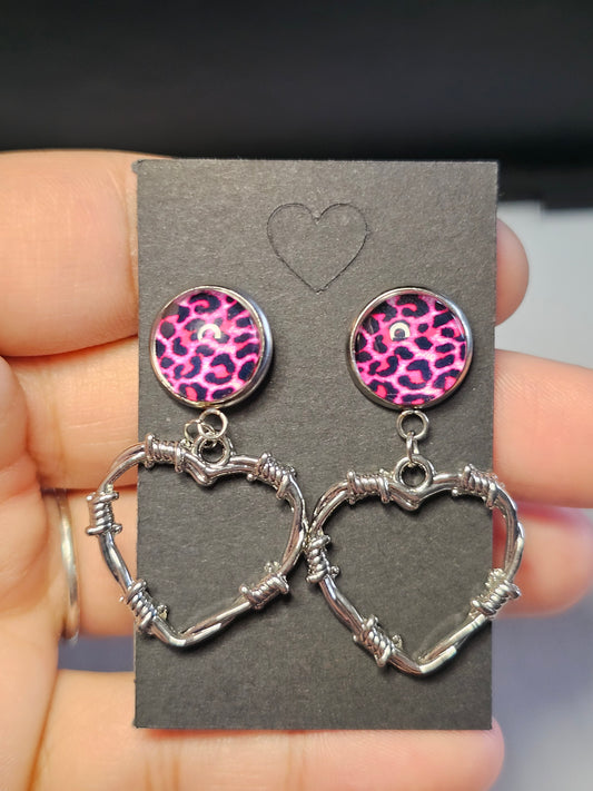 Barned wire heart stud earrings