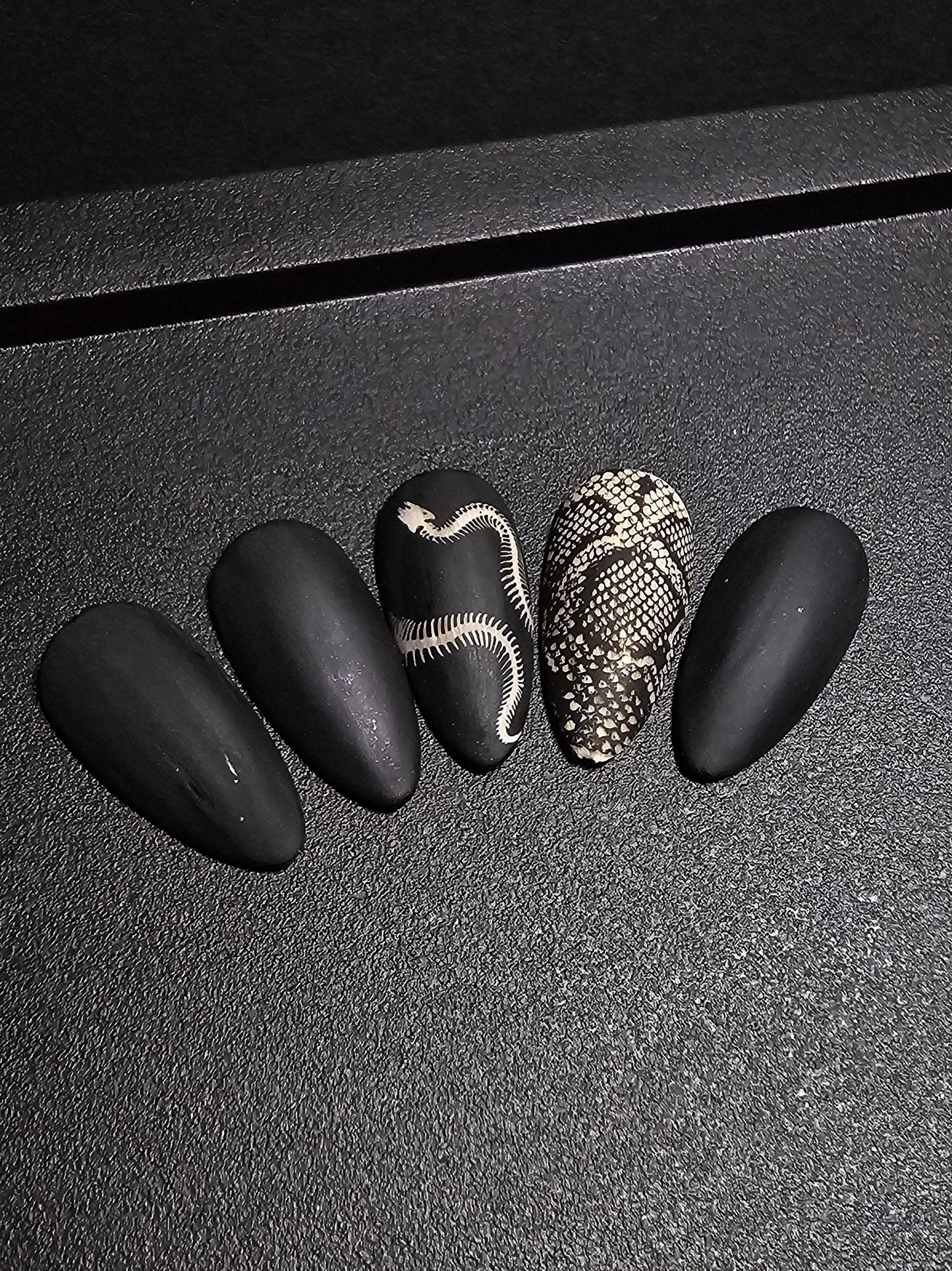 Serpent: Press on Nails