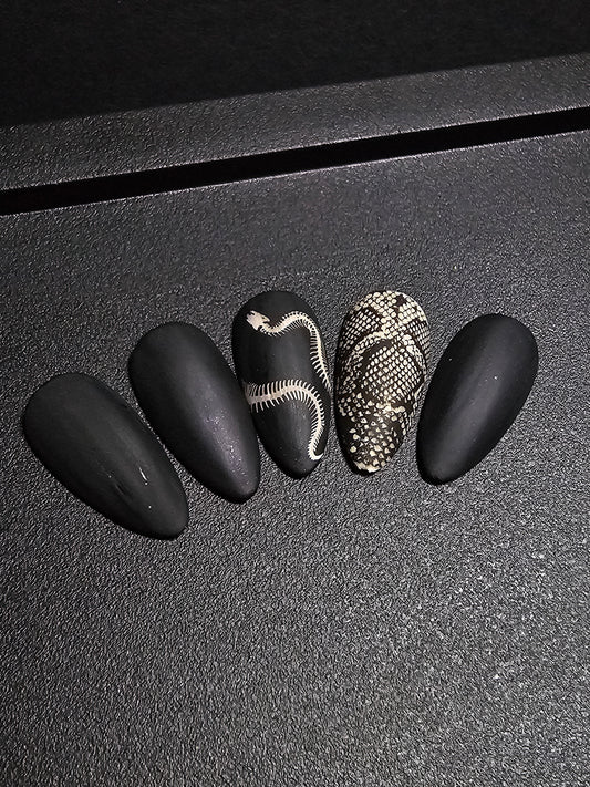Serpent: Press on Nails