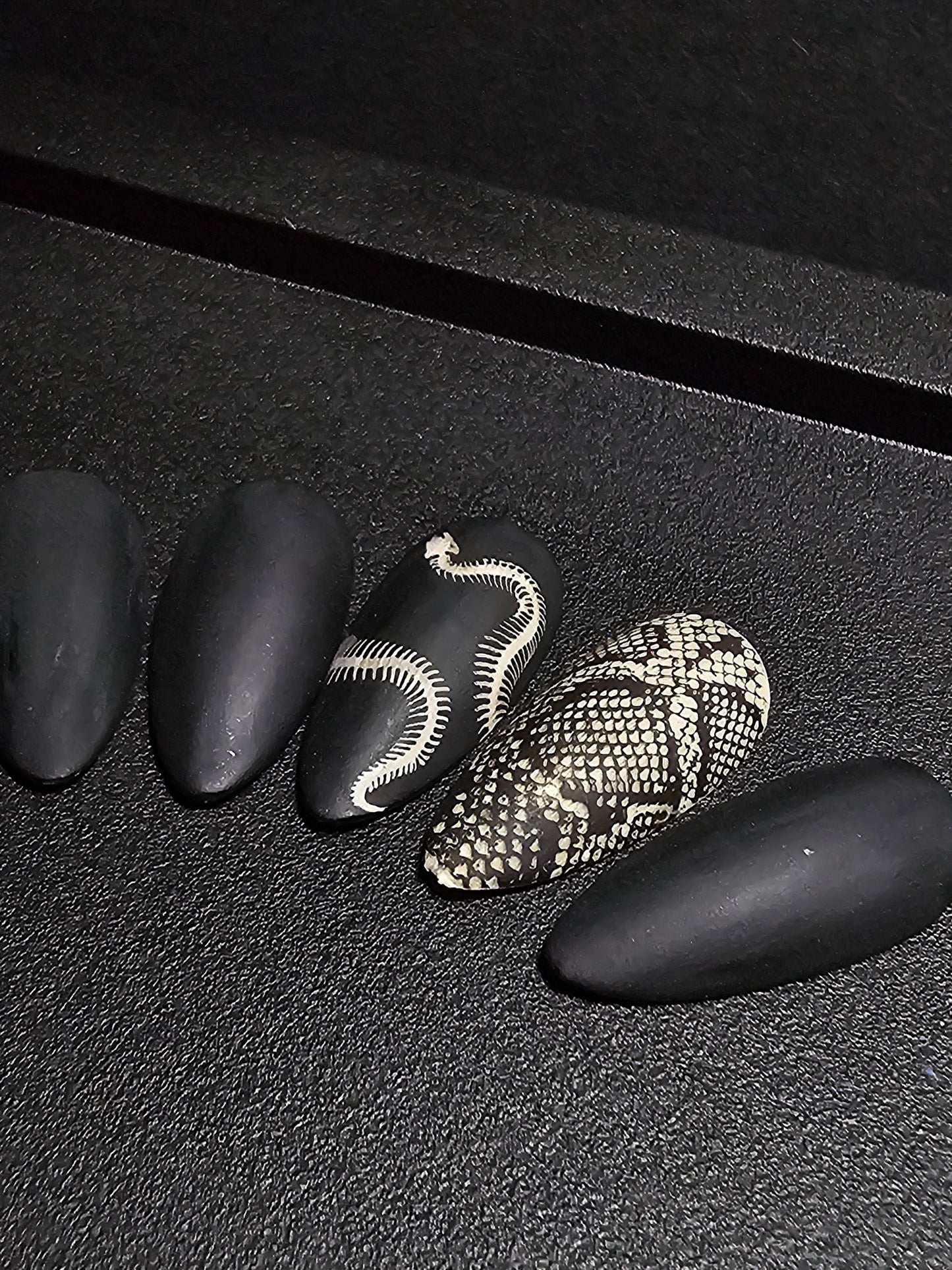 Serpent: Press on Nails