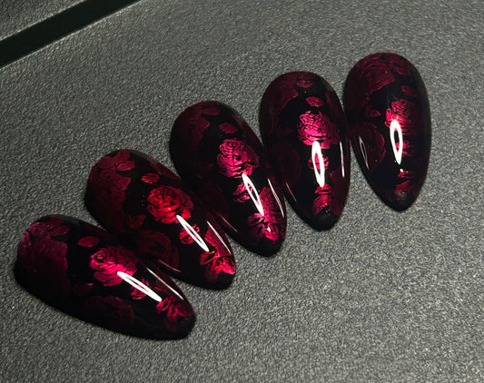 Femme Fatale: Press on Nails