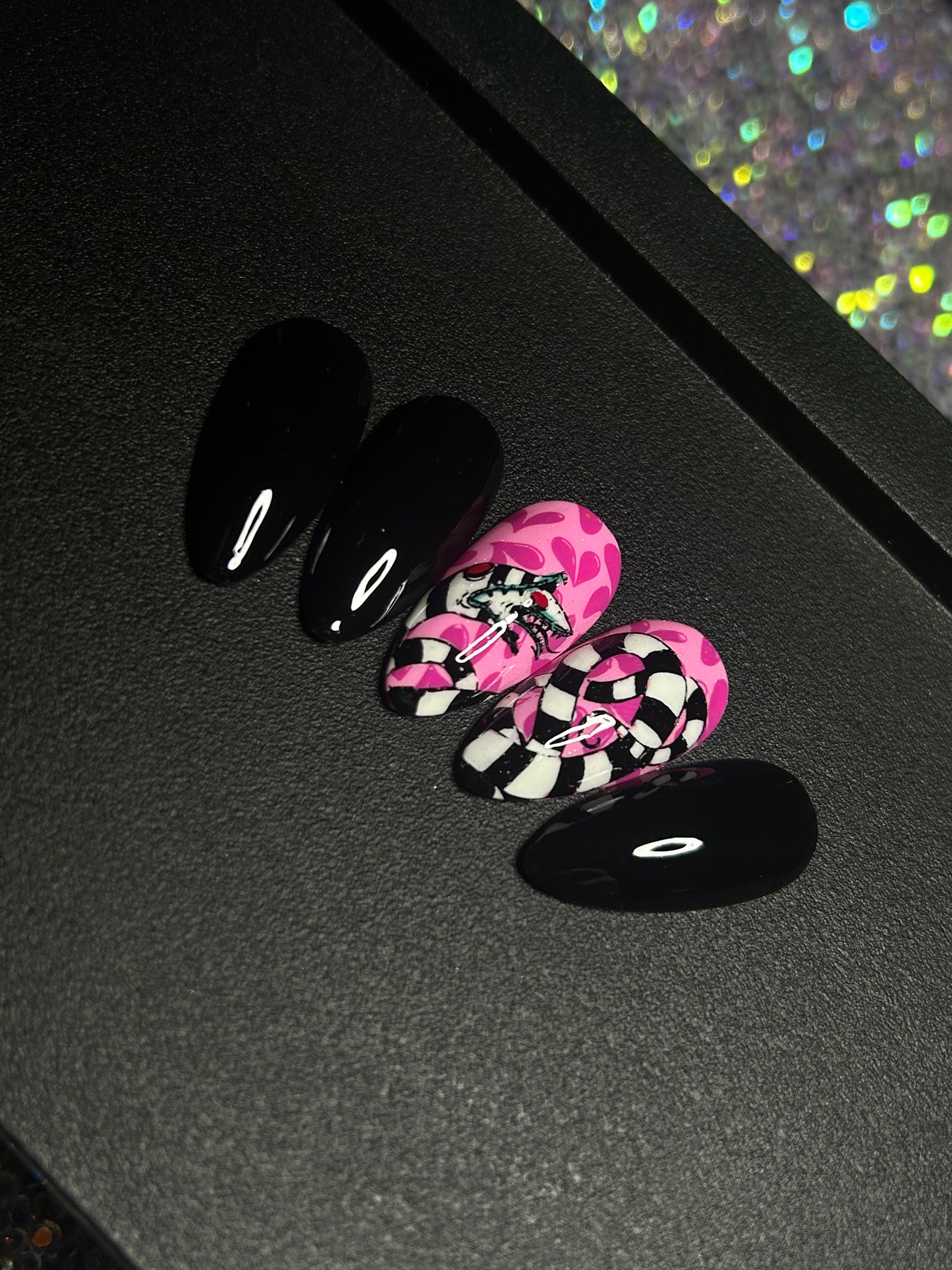 Sandworm: Press on Nails
