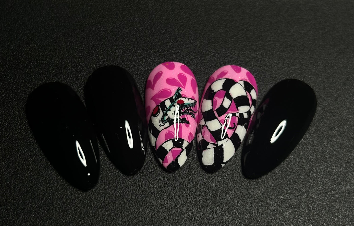 Sandworm: Press on Nails