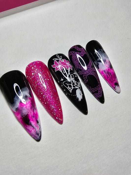 Bondage Babe: Press on Nails