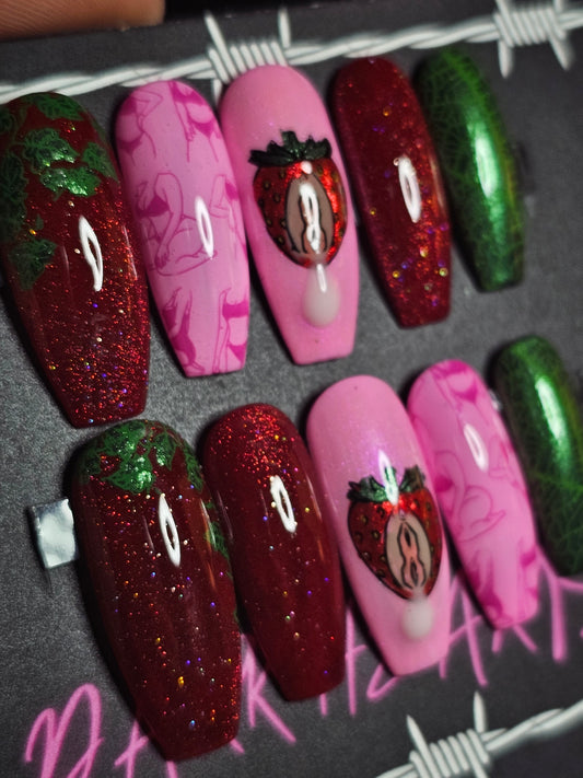 Strawberries & Cream: Press on Nails