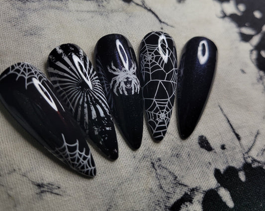 Itsy Bitsy Spider: Press on Nails