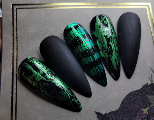 Basic Goth: Press on Nails