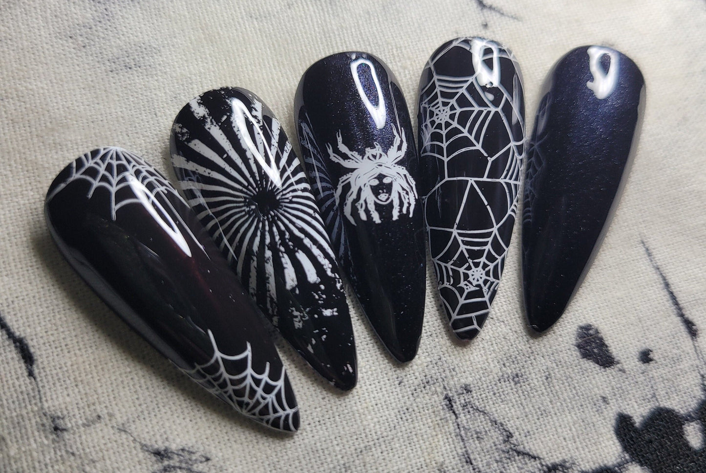 Itsy Bitsy Spider: Press on Nails