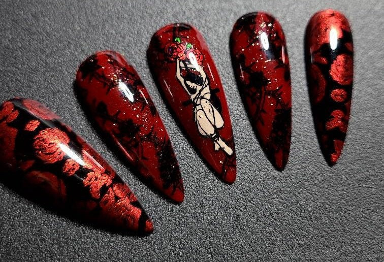 Bad Romance: Press in Nails